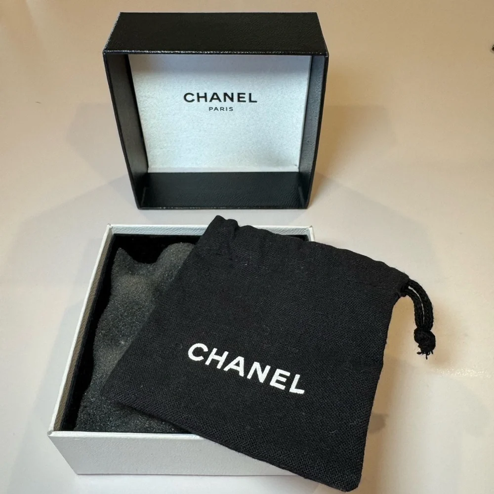 Rare Chanel Crystal Baguette & Pearl CC Logo Pendant Long Statement Necklace